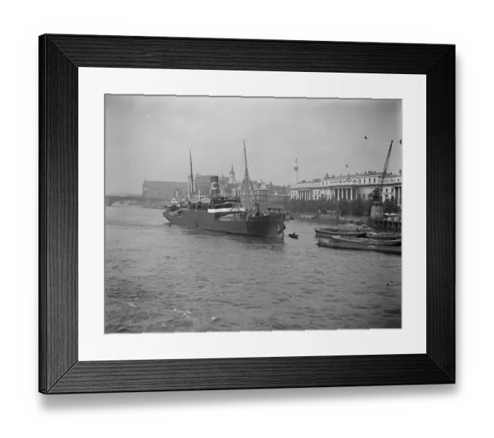Framed Print : SS Batavier V on Rotterdam, London service. 24 August 1927