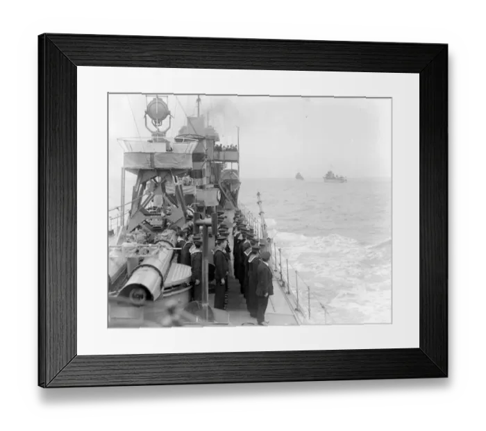 Framed Print : Home coming of Unknown Soldiers on H. M. S. Verdun on way home to England. Saluting