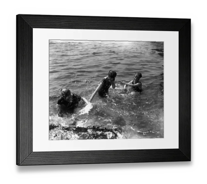 Framed Print : Seaside bathing scenes at Torquay, Devon