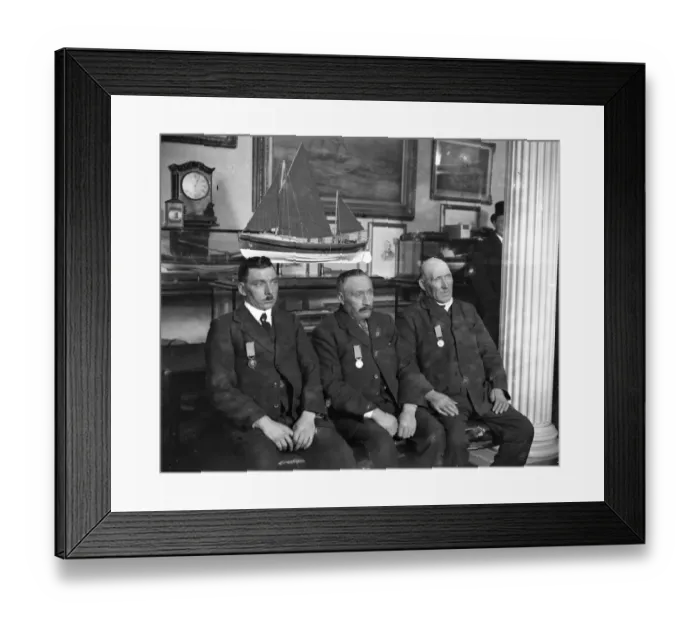 Framed Print : Lifeboat heroes. Left, Mr Bowman James Innes, Coxswain John Innes and acting