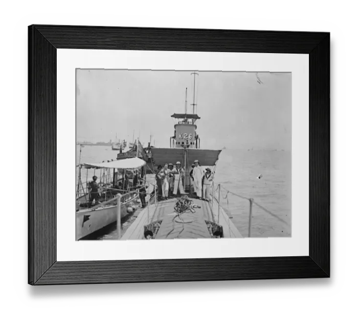 Framed Print : Welcome shade on Britains biggest submarine. The K 26, Britains biggest submarine Framed Print : Welcome shade on Britains biggest submarine. The K 26, Britains biggest submarine