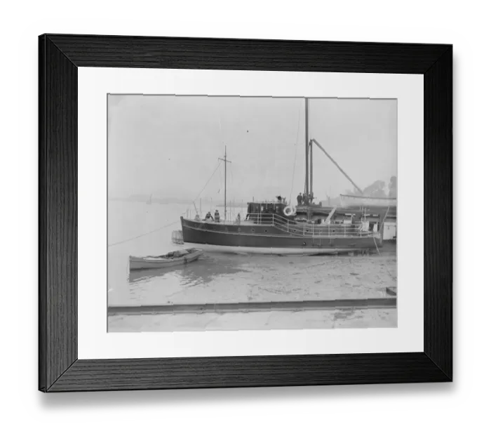 Framed Print : Mr Shortss motor yacht Discovery to race the sailing yacht Penguin 1920 Framed Print : Mr Shortss motor yacht Discovery to race the sailing yacht Penguin 1920