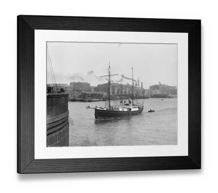 Framed Print : The Quest in the Thames. The Quest, the ship of the Shackleton - Rowett expedition Framed Print : The Quest in the Thames. The Quest, the ship of the Shackleton - Rowett expedition