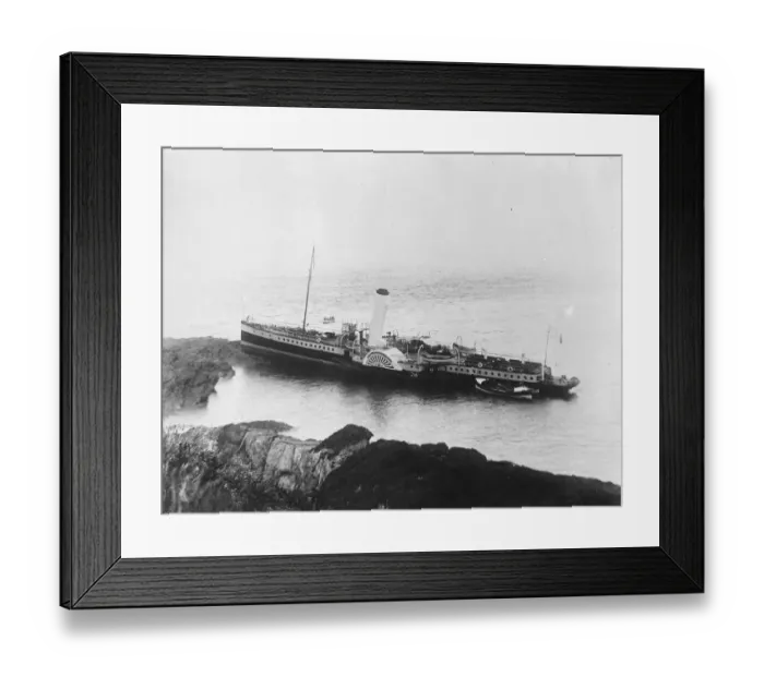 Framed Print : Sea trippers thrill. Over 800 passengers on the pleasure steamer Cambria had a