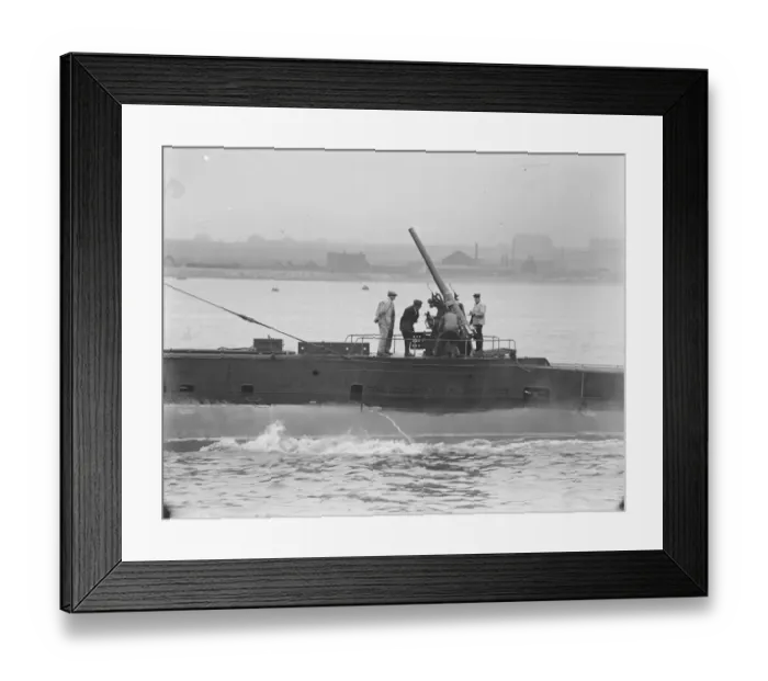 Framed Print : HMS Submarine No 3 Showing the gun crew of the M 3 testing the 3 inch anti aircraft Framed Print : HMS Submarine No 3 Showing the gun crew of the M 3 testing the 3 inch anti aircraft