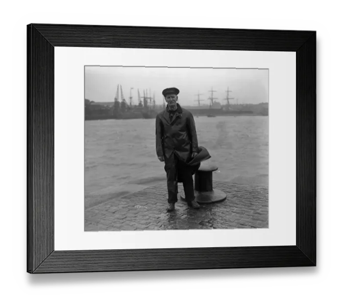 Framed Print : Mr David Mumford, who has retired after 50 years service as coxswain of the Plymouth lifeboat