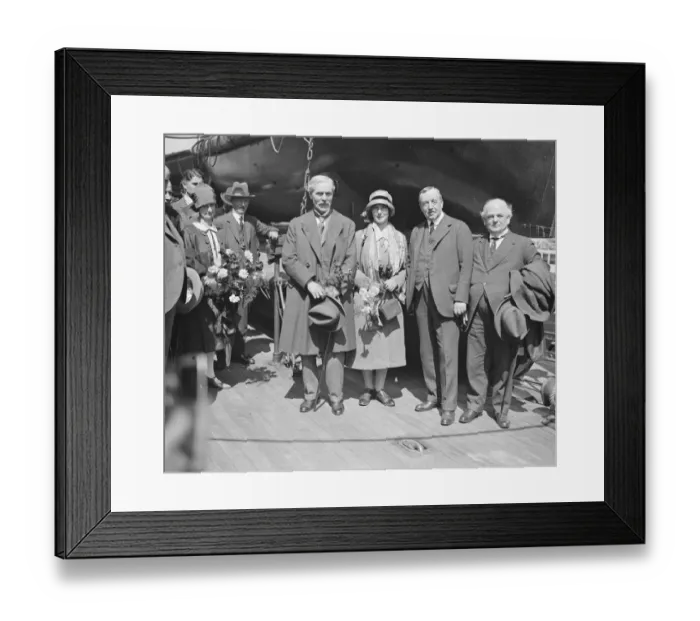 Framed Print : On the SS Berengaria Mr Ramsay MacDonald, Miss Ishbel MacDonald, , Mr Arthur Henderson