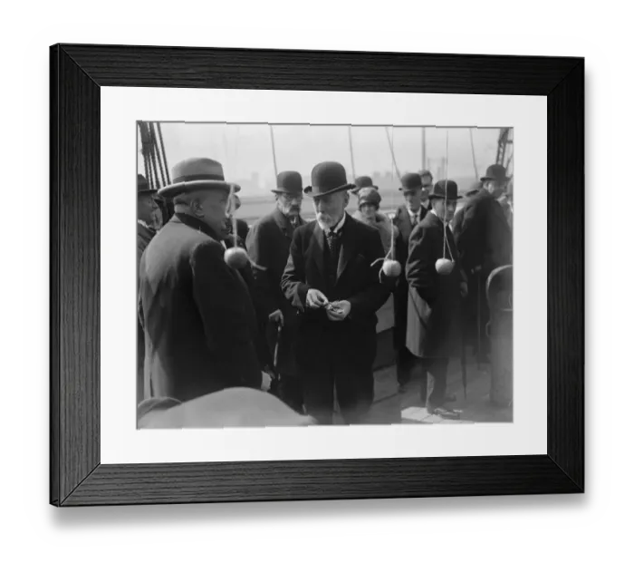 Framed Print : First apple ship from Australia arrives at King George Vth dock. Sir Joseph Cook Framed Print : First apple ship from Australia arrives at King George Vth dock. Sir Joseph Cook