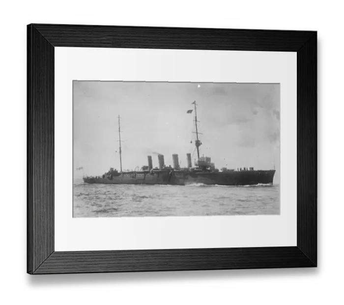 Framed Print : The passing of a famous ship. HMS Southampton, built on Clydebank in 1911, is to be broken up Framed Print : The passing of a famous ship. HMS Southampton, built on Clydebank in 1911, is to be broken up