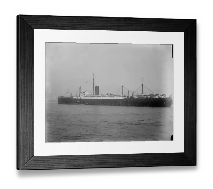Framed Print : Minnekahda, All one class liner sails from Tilbury for New York 16 May 1925 Framed Print : Minnekahda, All one class liner sails from Tilbury for New York 16 May 1925