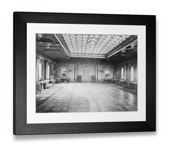 Framed Print : Prince of Wales and Prince George travelling to Canada as ordinary first class passengers Framed Print : Prince of Wales and Prince George travelling to Canada as ordinary first class passengers