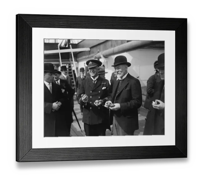 Framed Print : First apple ship from Australia arrives at King George Vth dock, London. Sir Joseph Cook Framed Print : First apple ship from Australia arrives at King George Vth dock, London. Sir Joseph Cook