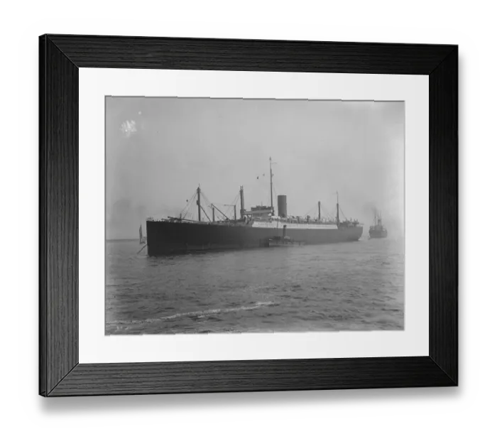 Framed Print : Minnekahda, All one class liner sails from Tilbury for New York 16 May 1925 Framed Print : Minnekahda, All one class liner sails from Tilbury for New York 16 May 1925
