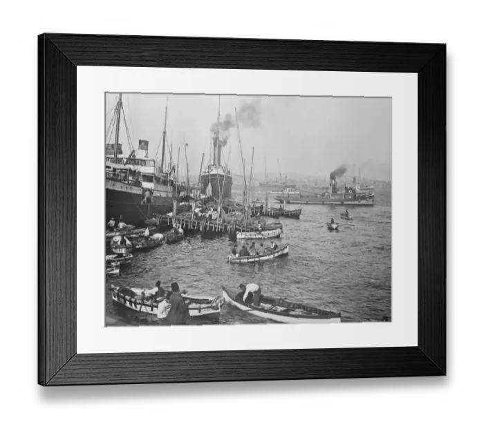 Framed Print : Constantinople in Turkey Shipping in the docks 21 November 1922