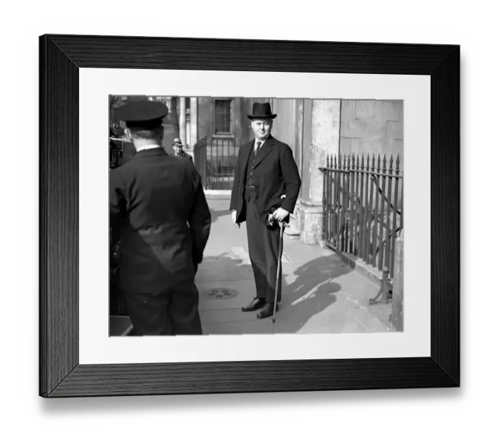 Framed Print : At the Ministry of Labour. Sir Thomas Inskip, when he met cheifs of shipbuilding