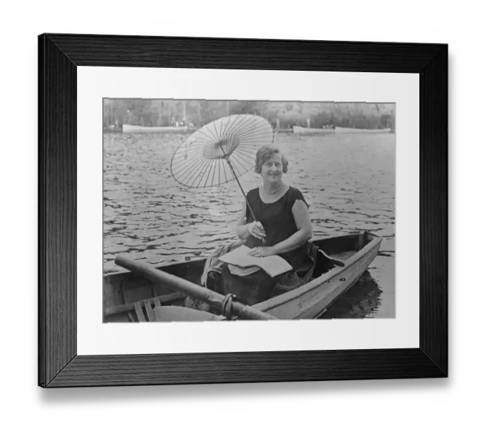 Framed Print : American prima donna who will make her debut at the Paris Opera House. Mme Luella Meluis Framed Print : American prima donna who will make her debut at the Paris Opera House. Mme Luella Meluis