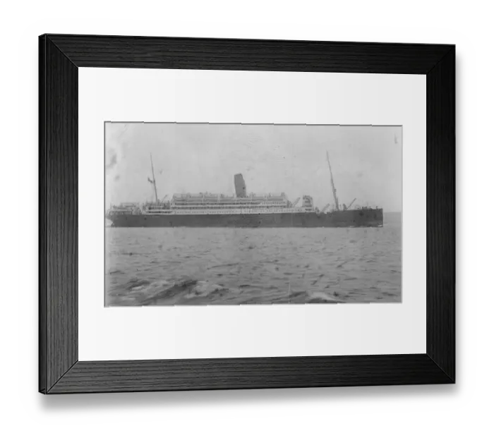 Framed Print : The stranded Liner The Royal Mail Steam Packet Companys liner Almanzora which