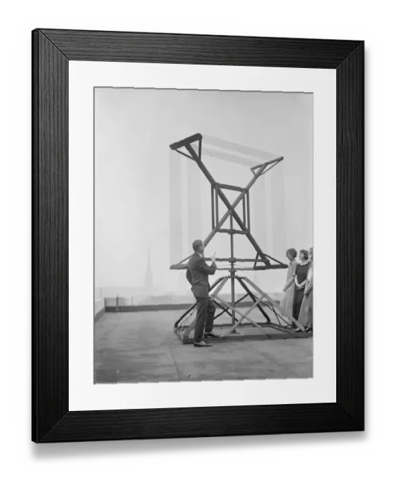 Framed Print : The worlds largest frame aerial is the highest in England This frame aerial on Bush House Framed Print : The worlds largest frame aerial is the highest in England This frame aerial on Bush House