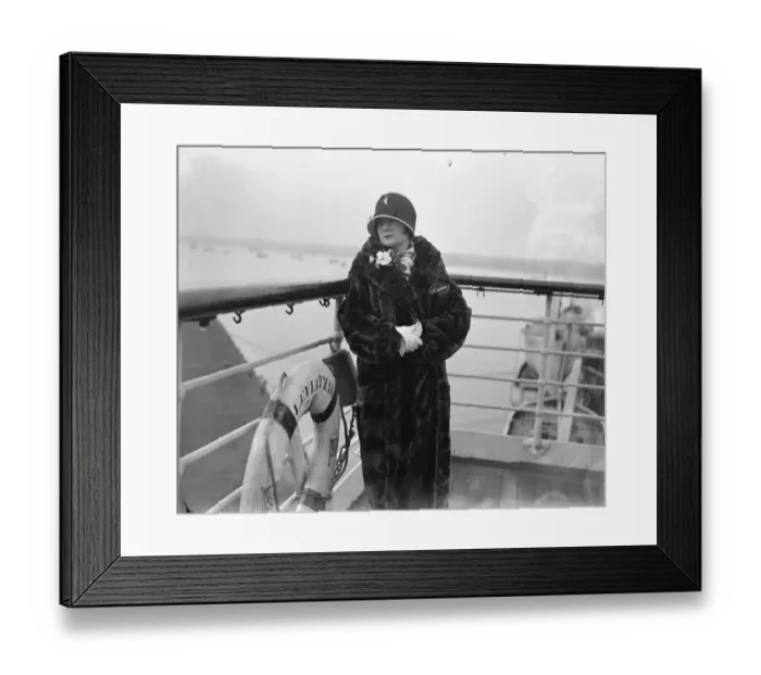 Framed Print : Arrivals on the Leviathan at Southampton Miss Mae Marsh, the cinema star 7 May 1925