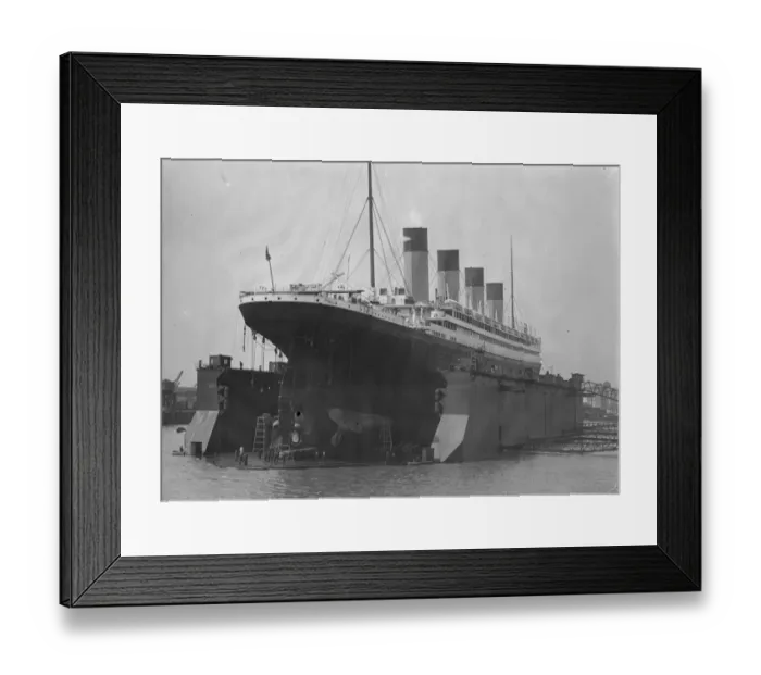 Framed Print : Olympic enters Southamptons huge floating dock. The Olympics propellors Framed Print : Olympic enters Southamptons huge floating dock. The Olympics propellors