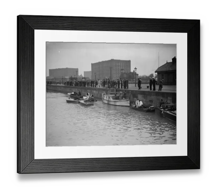 Framed Print : Watchers of the motorboat racing in the Bristol channel. 1938 Framed Print : Watchers of the motorboat racing in the Bristol channel. 1938
