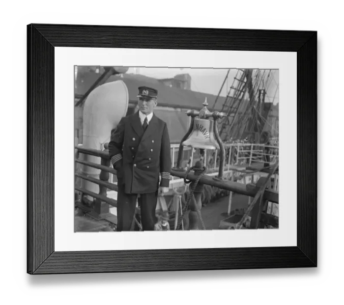 Framed Print : The Kobenhavn, the worlds largest sailing ship, in the Thames The Kobenhavn