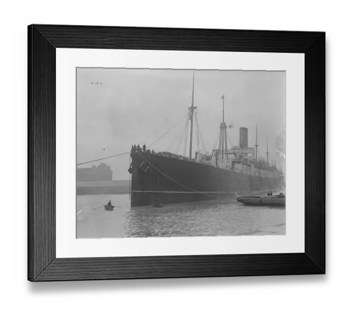 Framed Print : The Cunard Liner Saxonia at Tilbury November 1920