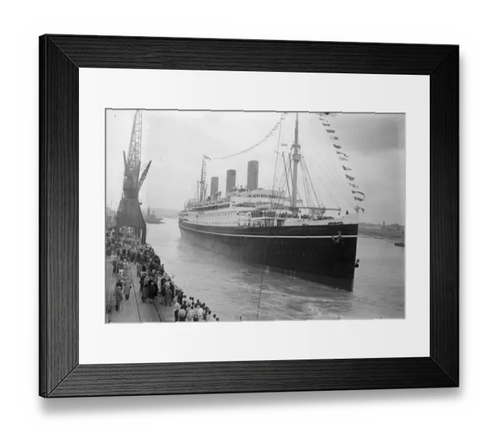 Framed Print : Prince of Wales and Prince George with Mr and Mrs Baldwin leave for Canada Framed Print : Prince of Wales and Prince George with Mr and Mrs Baldwin leave for Canada