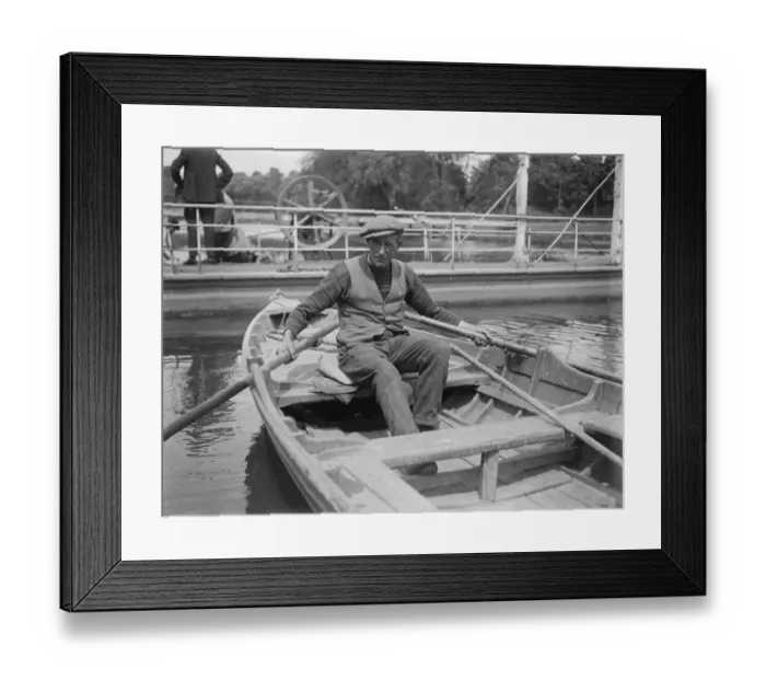Framed Print : Thames plunge of motor car. The motor car carrying a party of five which plunged