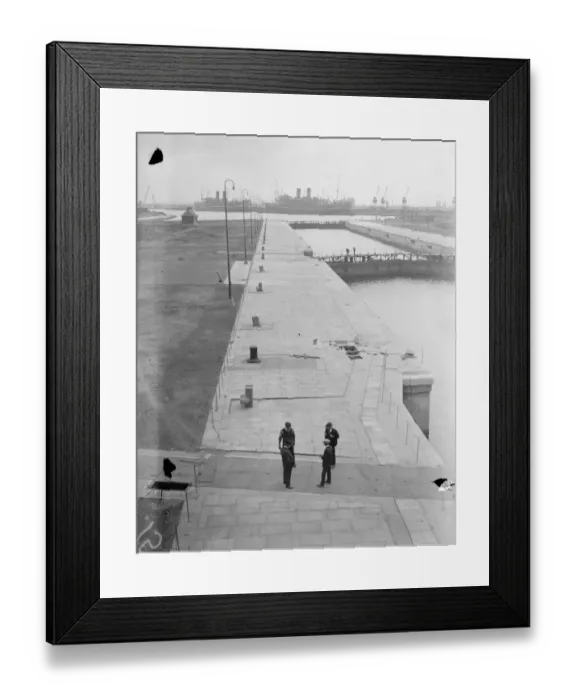 Framed Print : The PLA ? 3, 000, 000 dock improvement scheme at Tilbury The three sets of lock