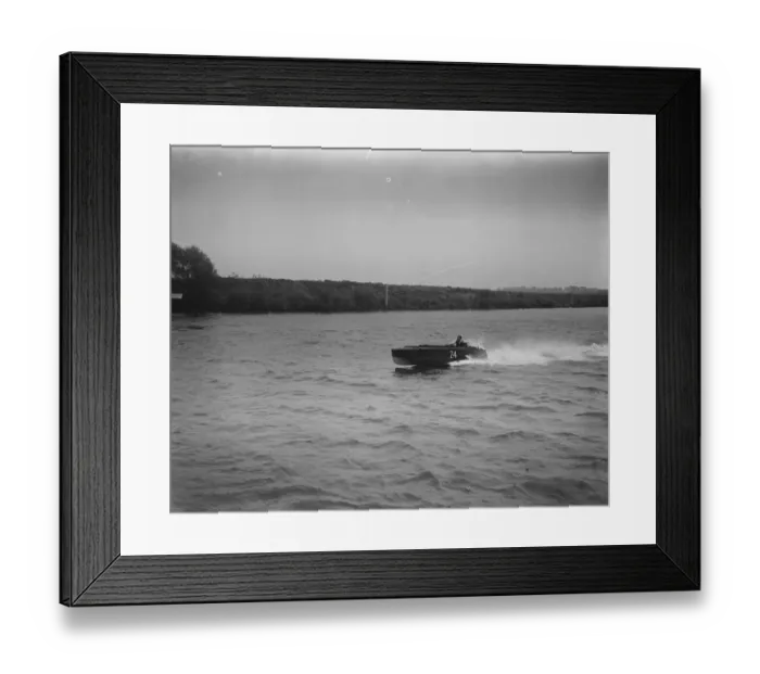 Framed Print : Motor boat trials on the River Thames Z4 during the race 6 June 1925 Framed Print : Motor boat trials on the River Thames Z4 during the race 6 June 1925