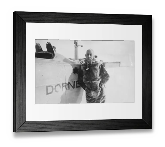 Framed Print : Amundsen Ellsworth Polar Flight, making final preparations at Spitsbergen Amundsen