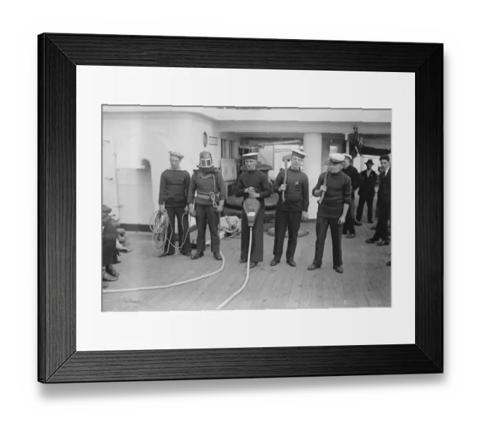 Framed Print : Prince of Wales and Prince George with Mr and Mrs Baldwin leave for Canada Framed Print : Prince of Wales and Prince George with Mr and Mrs Baldwin leave for Canada