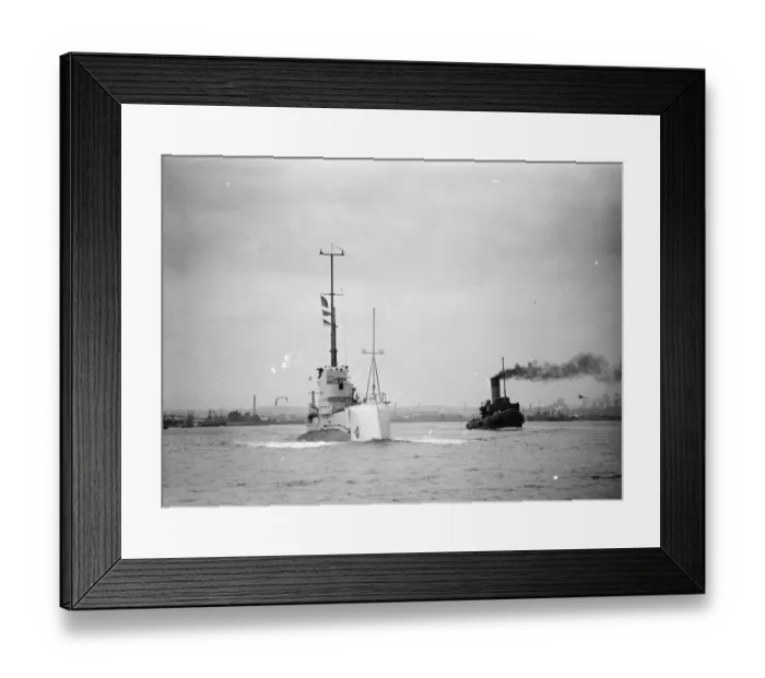 Framed Print : A striking bow view of HM Submarine Odin soon after leaving Chatham dockyard Framed Print : A striking bow view of HM Submarine Odin soon after leaving Chatham dockyard