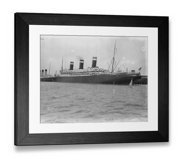 Framed Print : The United States Linesr SS Leviathan at Southampton 4 November 1931 Framed Print : The United States Linesr SS Leviathan at Southampton 4 November 1931