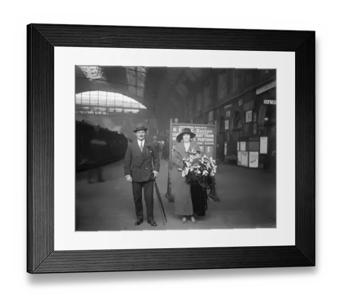 Framed Print : Governor Designate of Bombay leaves London Lieutenant Colonel Sir Leslie Wilson Framed Print : Governor Designate of Bombay leaves London Lieutenant Colonel Sir Leslie Wilson