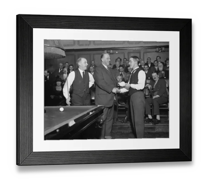 Framed Print : Mr L H J Burroughes presenting ? 50 cheque to Tom Newman for his record break, Willie Smith