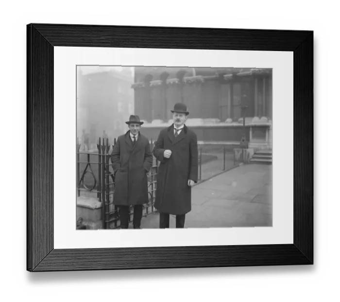 Framed Print : Saturdays nominations. Dr L H Guest, MC, the Labour candidate after his nomination Framed Print : Saturdays nominations. Dr L H Guest, MC, the Labour candidate after his nomination