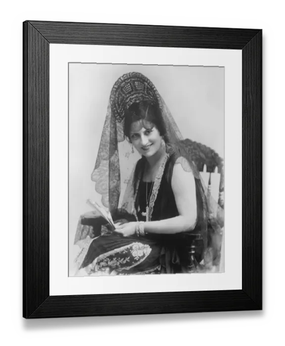 Framed Print : Madrids queen of beauty. A charming portrait just recieved in London of Senorita Isabellsaura Framed Print : Madrids queen of beauty. A charming portrait just recieved in London of Senorita Isabellsaura