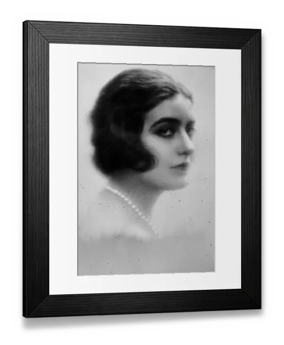 Framed Print : Millionaires wife who is starring in the Paris version of the Viennese Jazz Opera