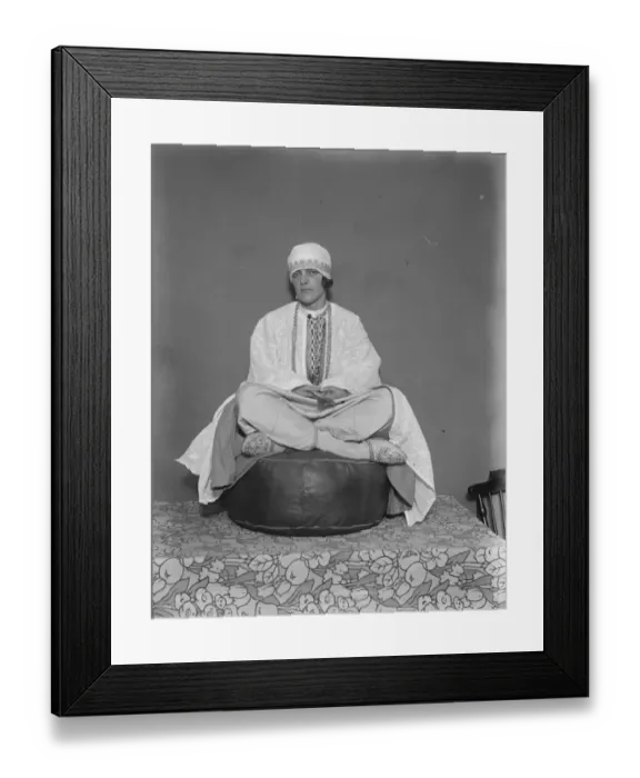 Framed Print : The Hon Cicely Molesworth at the Moorish Little Market in Walton Street, Chelsea Framed Print : The Hon Cicely Molesworth at the Moorish Little Market in Walton Street, Chelsea