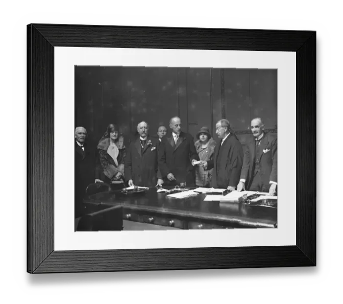 Framed Print : General Election, October 1924, Nominations Sir Thos Vansittart Bowater and Mr E C Greenfell