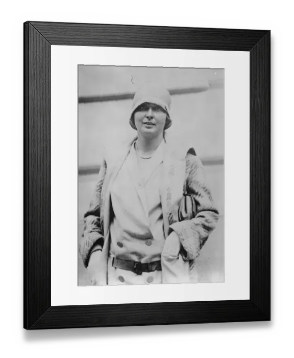 Framed Print : Fraulein Thea Rasche, who intends to be the first woman to fly the Atlantic, photographed Framed Print : Fraulein Thea Rasche, who intends to be the first woman to fly the Atlantic, photographed
