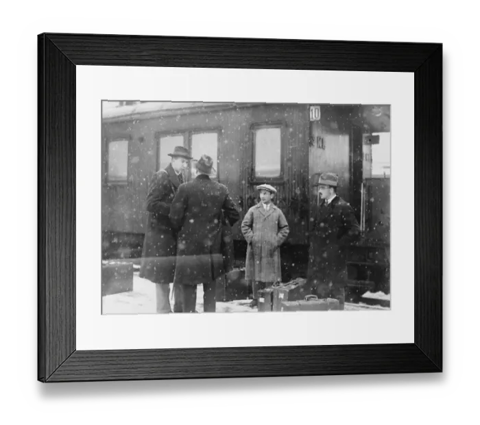 Framed Print : Amundsen Ellsworth Polar Flight Roald Amundsen will shortly arrive at Spitzbergen Framed Print : Amundsen Ellsworth Polar Flight Roald Amundsen will shortly arrive at Spitzbergen