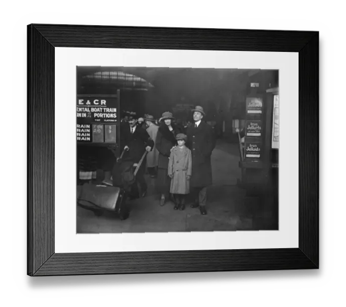 Framed Print : Taking up the RAF Command in India Air Vice Marshal P W Game C B, Ds O, photographed Framed Print : Taking up the RAF Command in India Air Vice Marshal P W Game C B, Ds O, photographed