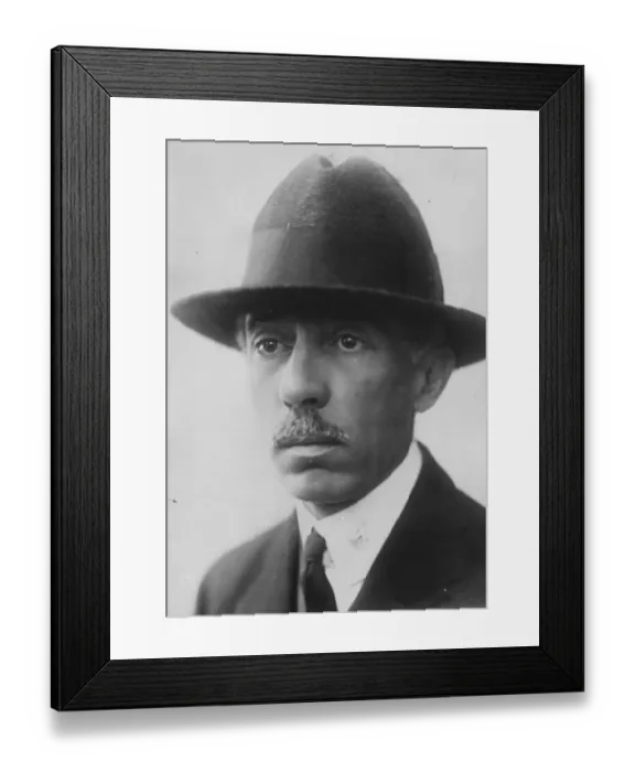 Framed Print : M Santos Dumont, the famous aviator who is about to visit England after an absence of many years Framed Print : M Santos Dumont, the famous aviator who is about to visit England after an absence of many years