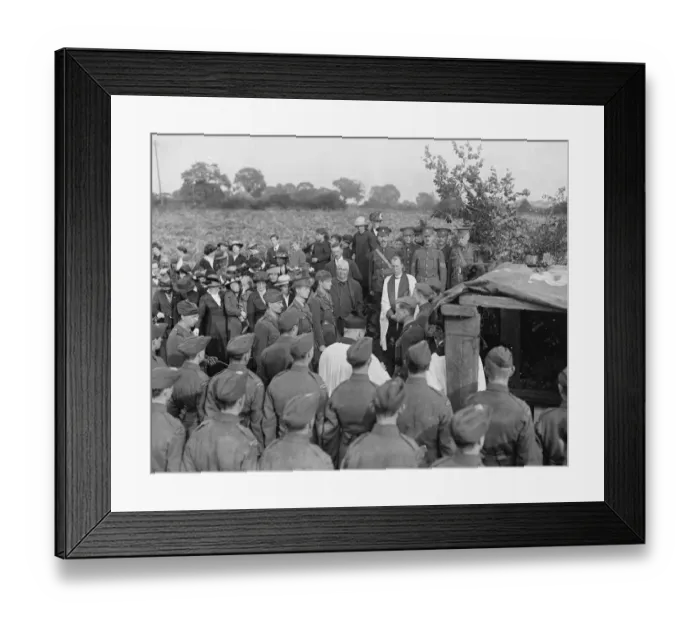 Framed Print : The funeral of the zeppelin crew at Potter Bar. 5 October 1916