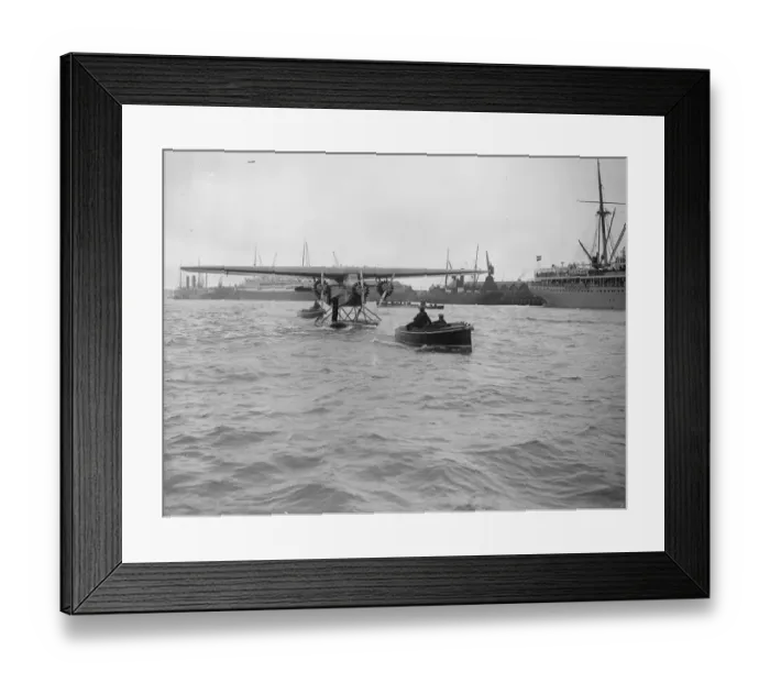 Framed Print : Woman ( Amelia Earhart, first woman to fly the Atlantic ) in Atlantic flying venture Framed Print : Woman ( Amelia Earhart, first woman to fly the Atlantic ) in Atlantic flying venture