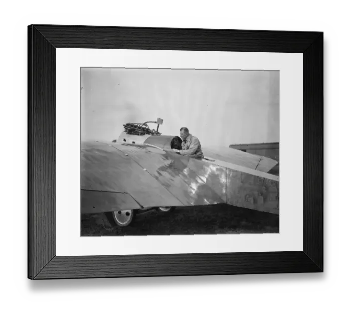 Framed Print : Mr F Courtney tests a bird like side car monoplane at Croydon. Built by Major