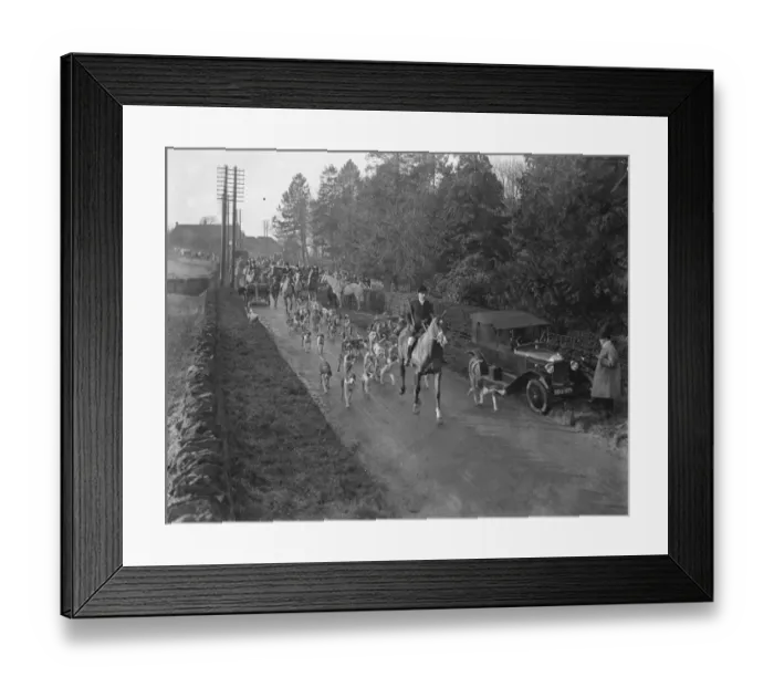 Framed Print : Meet of the Cotswold at The Air Balloon Inn. The pack. 17 December 1924